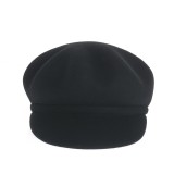 Sapca neagra eleganta cu design clasic