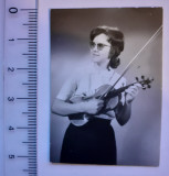 Fotografie cu fată cu vioară