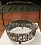 Cumpara ieftin CA - Cos frumos vechi impletit din alpaca / lipsa sticla / D interior: 15 cm H vas: 4 cm 150 g / patina deosebita / fara marcaje / Stare!