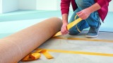 Banda dublu adeziva pentru pardoseli permanenta, extra-puternica, 25m x 50 mm - Tesa 5672