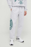 Adidas Originals pantaloni de trening culoarea gri, cu imprimeu IS2900