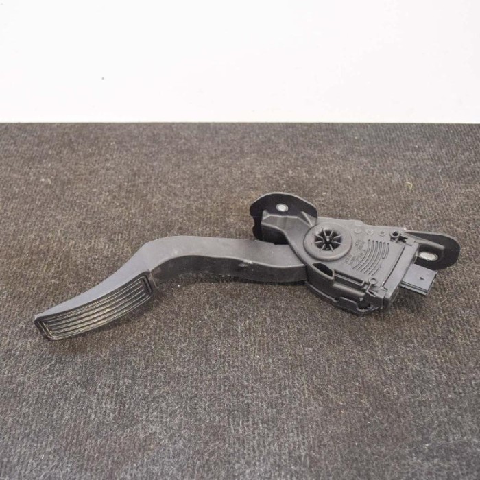 Pedala de accelerație TESLA MODEL S 2017 OEM: BE5C-9F836-AA6PV933370-17 4089108