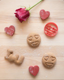 Cookie cutter - Love emoji