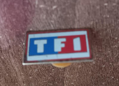 QW9 N7 38 - insigna - tematica reclama - TFI - Franta foto