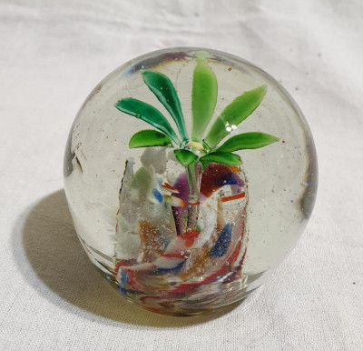 Jucarie veche de colectie Romaneasca - Glob de cristal - interior colorat foto