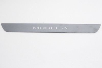 Ornament prag dreapta față TESLA MODEL 3 2018 OEM: 109084400C 11369778 foto