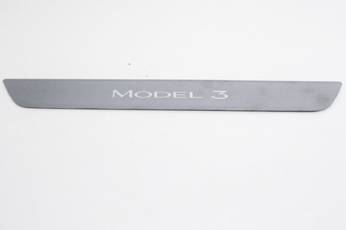 Ornament prag dreapta față TESLA MODEL 3 2018 OEM: 109084400C 11369778