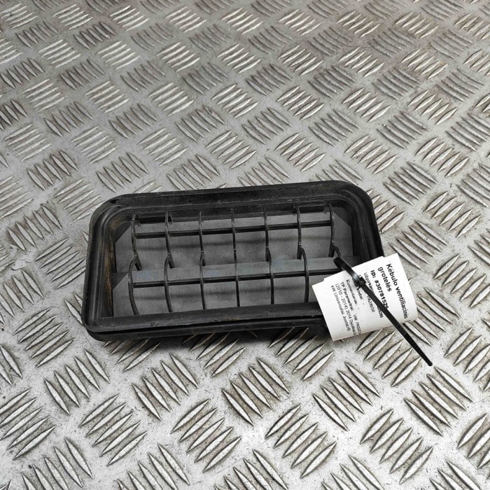 Grila de ventilație caroserie VW PASSAT Variant B7 365 2014 OEM: 3C0819465 30781529