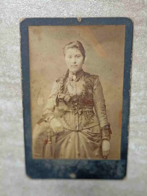 FOTOGRAFIE, PORTRET DE FEMEIE. SEMNATA IN RUSA: MARIA, CHISINAU. PROBABIL INCEPUTUL SEC.XX. 66-238041 foto