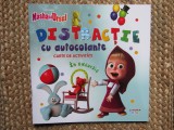 Masha si ursul. Distractie cu autocolante. In excursie. Carte de activitati