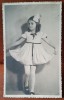 Fotografie tip carte postala, fetita cu funda, perioada interbelica