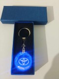 Cumpara ieftin Breloc auto din cristal cu LED - Logo Toyota