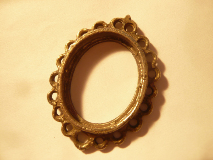 Rama veche - miniatura pt. Fotografii , metal ,H=4,7cm , l=3,3cm