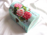 Cutie din lemn cu model floral cu trandafiri rosii 33796