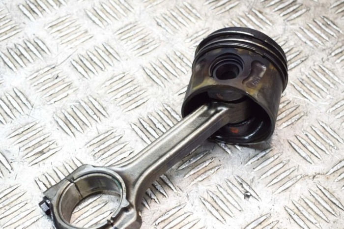 Piston FIAT DOBLO MPV 263_ 2014 OEM: 46743870,71769064 17773516