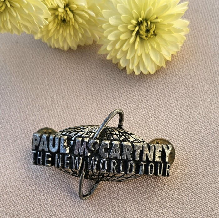 PIN PAUL MCCARTNEY PENTRU TURNEUL SAU THE NEW WORLD TOUR DIN 1993