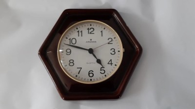 CEAS DE PERETE JUNGHANS QUARTZ , CERAMIC , ESTE DEFECT !! foto