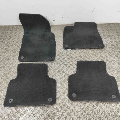 Set covorașe AUDI Q7 4M 2017 OEM: 4M1863011C,4M1863011,4M0863732B,4M0863731B,4M1863719B,4M1853720B foto