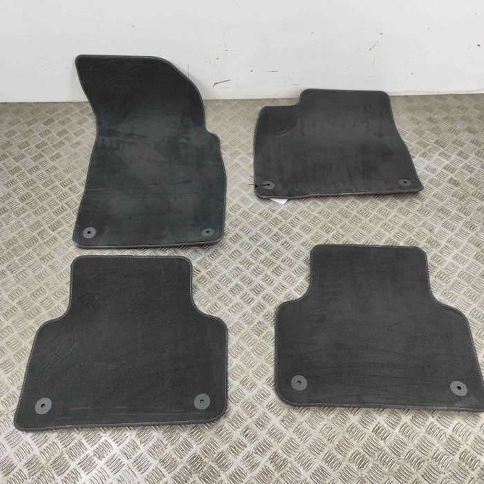Set covorașe AUDI Q7 4M 2017 OEM: 4M1863011C,4M1863011,4M0863732B,4M0863731B,4M1863719B,4M1853720B
