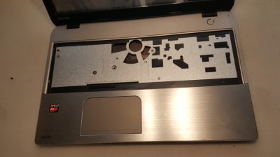 carcasa laptop TOSHIBA SATELLITE M50D A 10Z , stare buna per total ,ceva semne foto