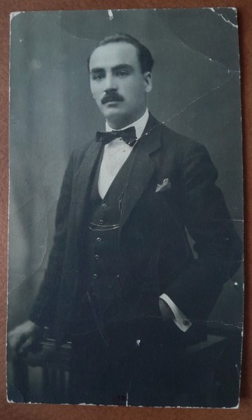 Fotografie tip carte postala, necirculata, barbat cu mustata, 1919