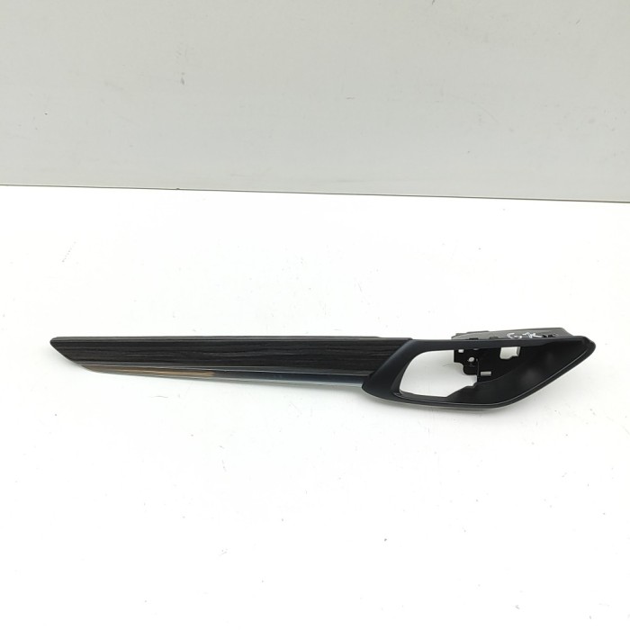 Ornament panou ușă st&acirc;nga spate MAZDA CX-5 KF 2025 OEM: KB8D-68-DB0,KB8D-45-81A,KB8C-55-81H,KB8D-45-8SA 32793256