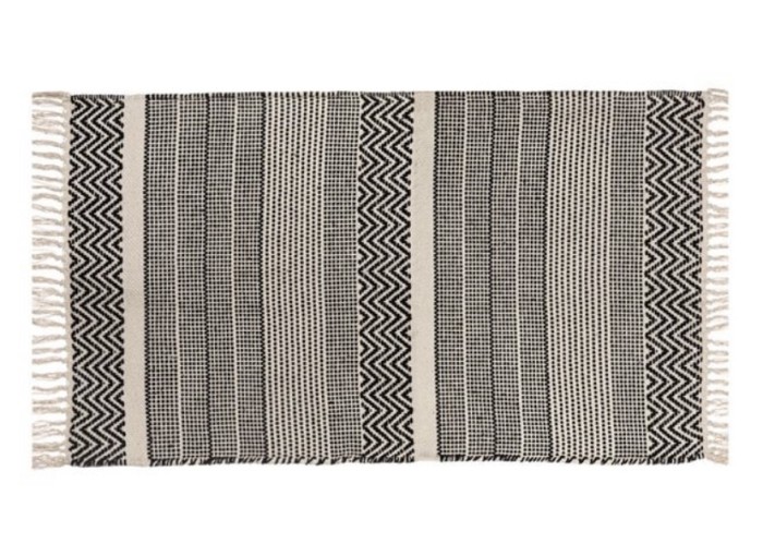 Covor decorativ, bej cu model de puncte negre si linii cu franjuri scurte, 95 x 60 cm
