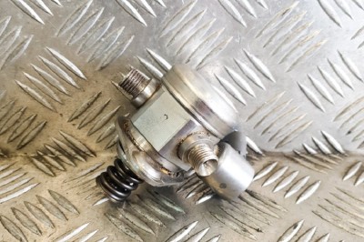 Pompa de combustibil BMW 5 F10 2010 OEM: Sedan | 11233413 foto