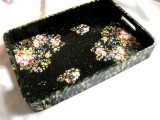 Tava lemn model floral pe fond negru cu picatele 28769