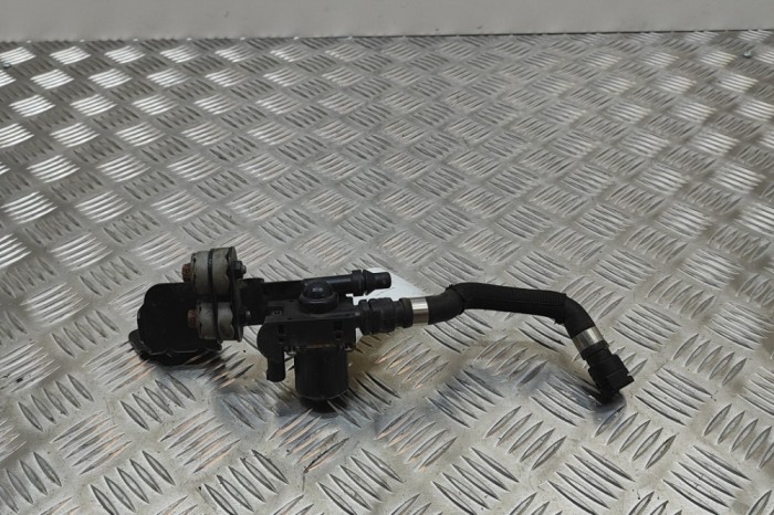 Supapa de control &icirc;ncălzitor BMW 5 F10 2014 OEM: 8517077 22277565