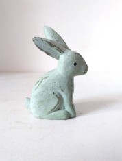 ** Iepure / iepuras de lemn pictat, decor Pasti / gadina, loc de joaca, etc, 10cm inaltime x 7cm latime