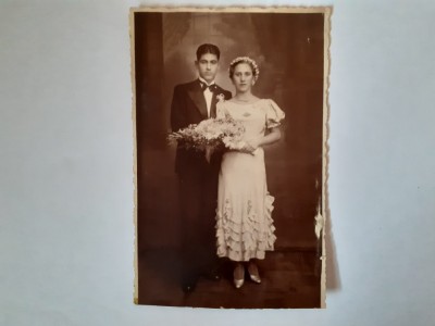 Fotografie tip CP de nuntă din București cu cuplu foto