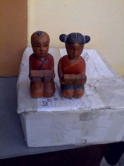 Lot 2 opritoare Statuete vechi din lemn pictat pentru Carti