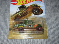 Hot wheels Jeep Scrambler 1:64 foto