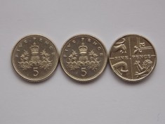 LOT 3 MONEDE DIFERITE FIVE PENCE GBR