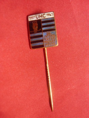 Insigna sportiva - UHC - 60Ani Club Hokey Uhlenhorster Germania ,metal si email foto