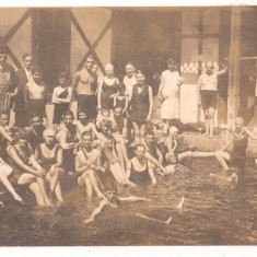 SV * Tusnad Bai * Foto GRUP DE OAMENI LA PISCINA CU APA SARATA * 1927