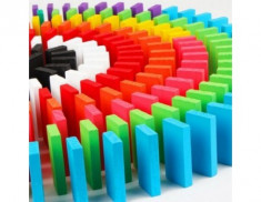 Joc Domino cu 360 de piese colorate din lemn foto