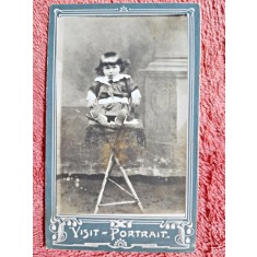 Fotografie tip CDV, fetita pe scaun, 1913
