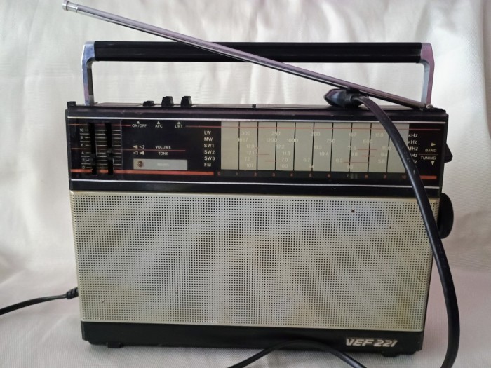 Aparat radio VEF 221