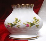 SUPORT PENTRU SERVETELE DIN PORTELAN CHODZIEZ POLONIA DECOR CU TRANDAFIRI