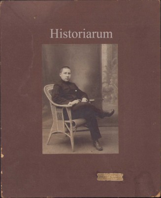 HST PM7 Poză elev rom&amp;acirc;n &amp;icirc;n uniformă studio Gross Galați foto
