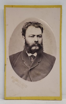 FOTOGRAF NESTOR HECK , IASI , DOMN CU BARBA , FOTOGRAFIE EMBOSATA , FORMAT C.D.V. , SFARSITUL SEC. XIX foto