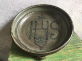 Platou din ceramica cu monograma crestina IHS / Iisus realizata manual mijlocul sec XX / de colectie !