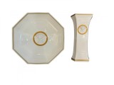 Set compus din 2 obiecte ( Vază de flori şi platou decorativ, ornamental)
