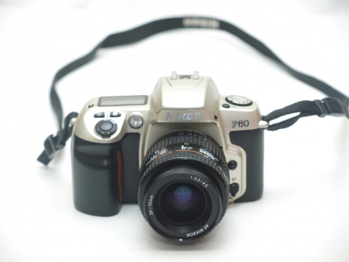 Nikon F60 cu obiectiv 35-70mm 3.5-4.5