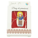 Brosa mica in cutie jolie model fata cu buchet de flori