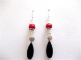 Cercei cu coral rosu si howlite negru 40610