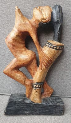 Statueta lemn masiv, femeie nud trib africana, inaltime 33 cm, latime 18 x 5 cm foto