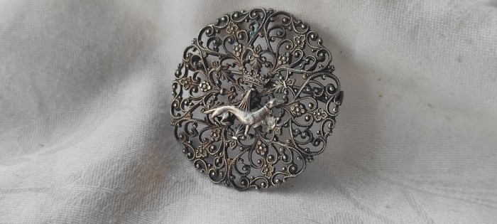 BROSA cu BLAZON REGAL manopera EXCEPTIONALA de efect SPLENDIDA de colectie RARA